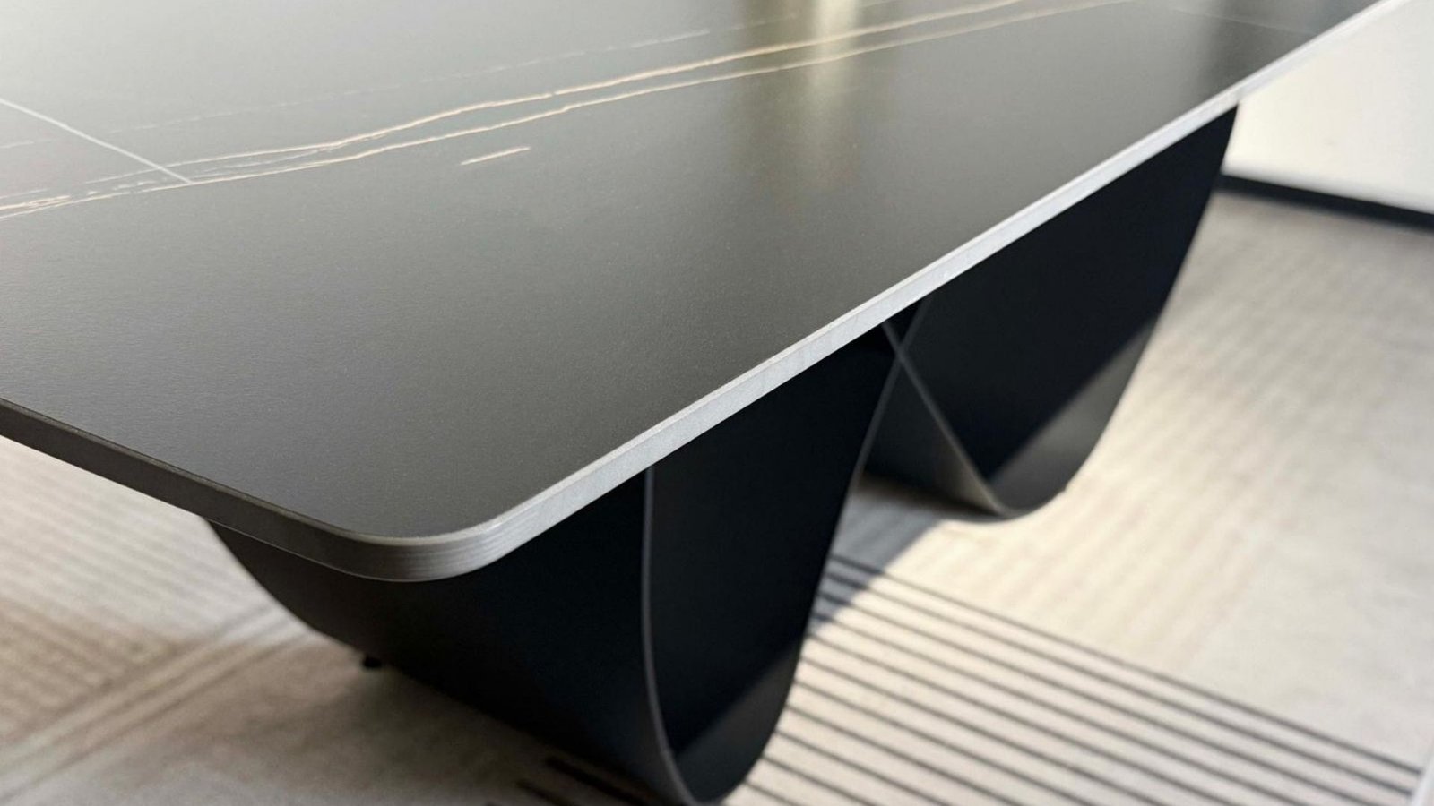 plateau ceramique inrayable noir