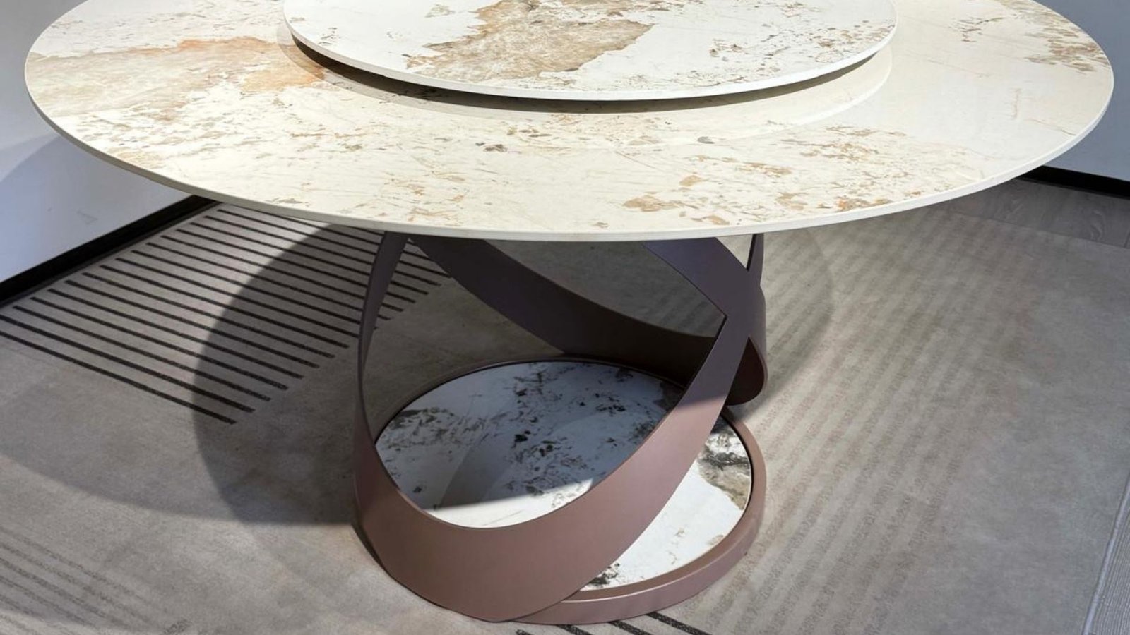 plateau tournant central effet marbre