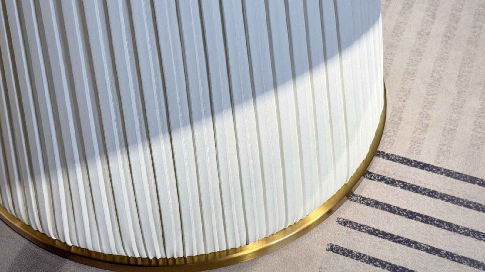 table a manger ceramique effet marbre blanc veine