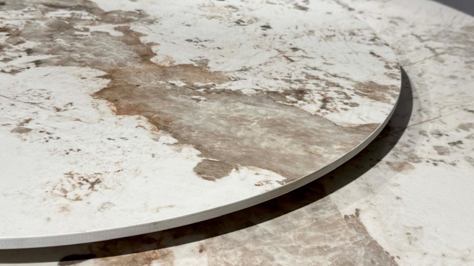 table a manger contemporaine plateau rotatif