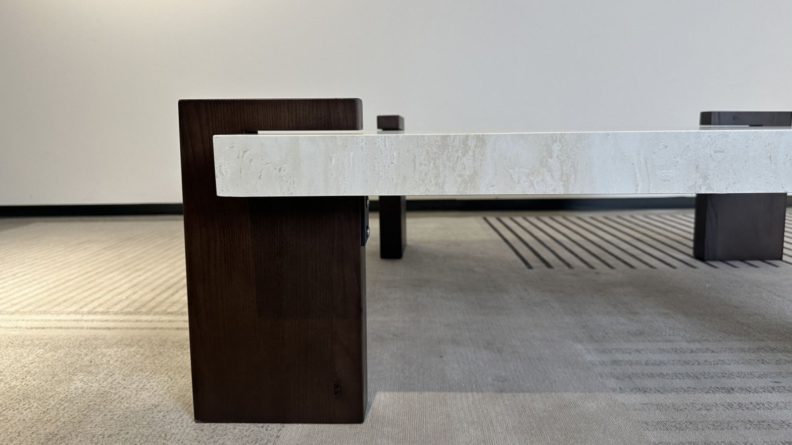 table basse carree pierre et bois