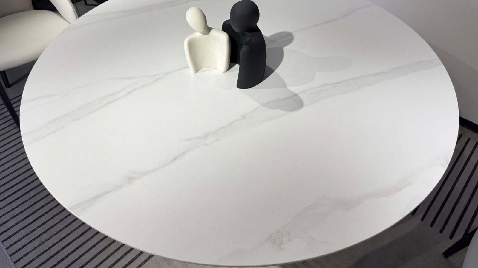 table ronde a manger effet marbre