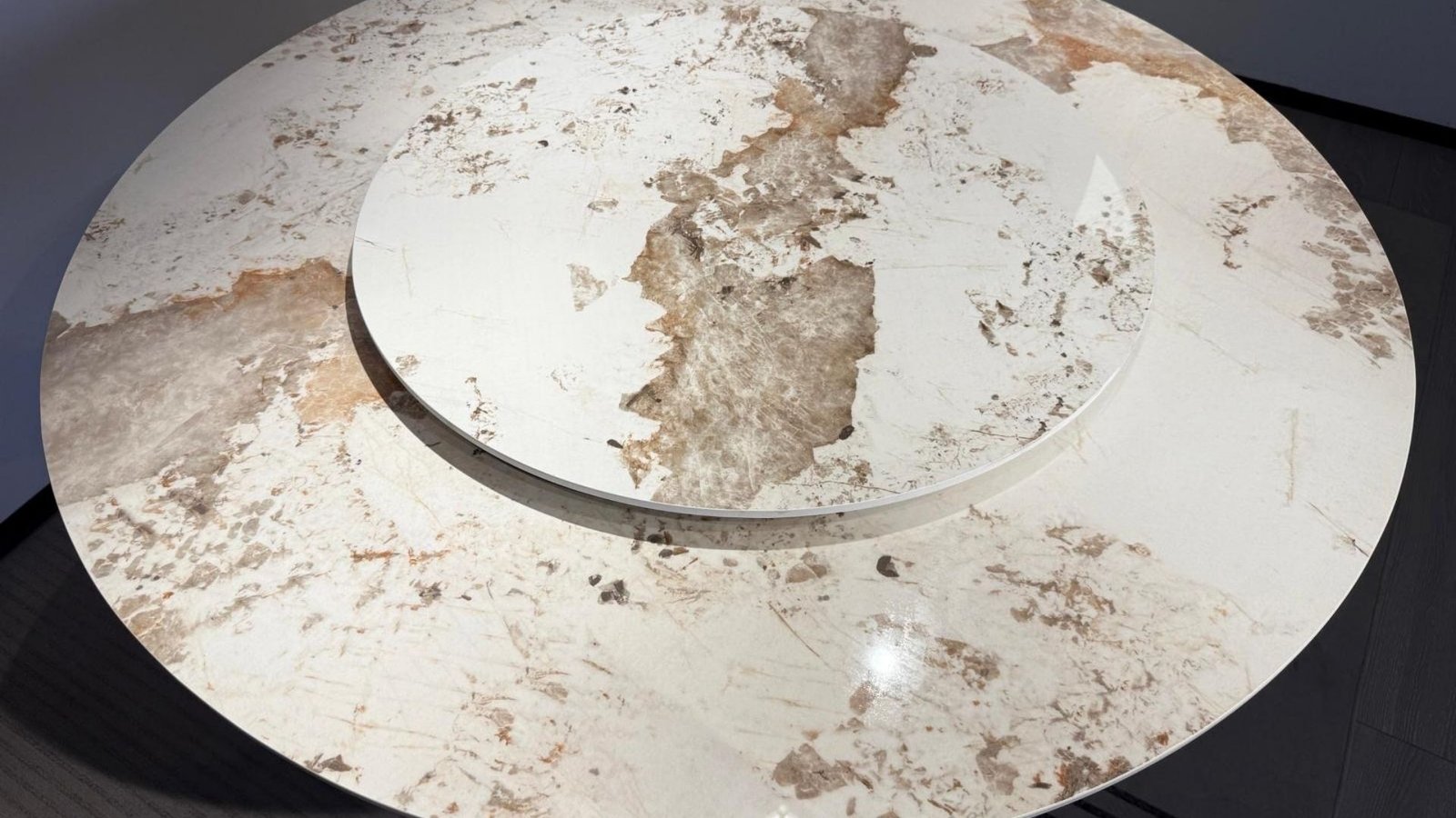 table ronde en pierre frittee