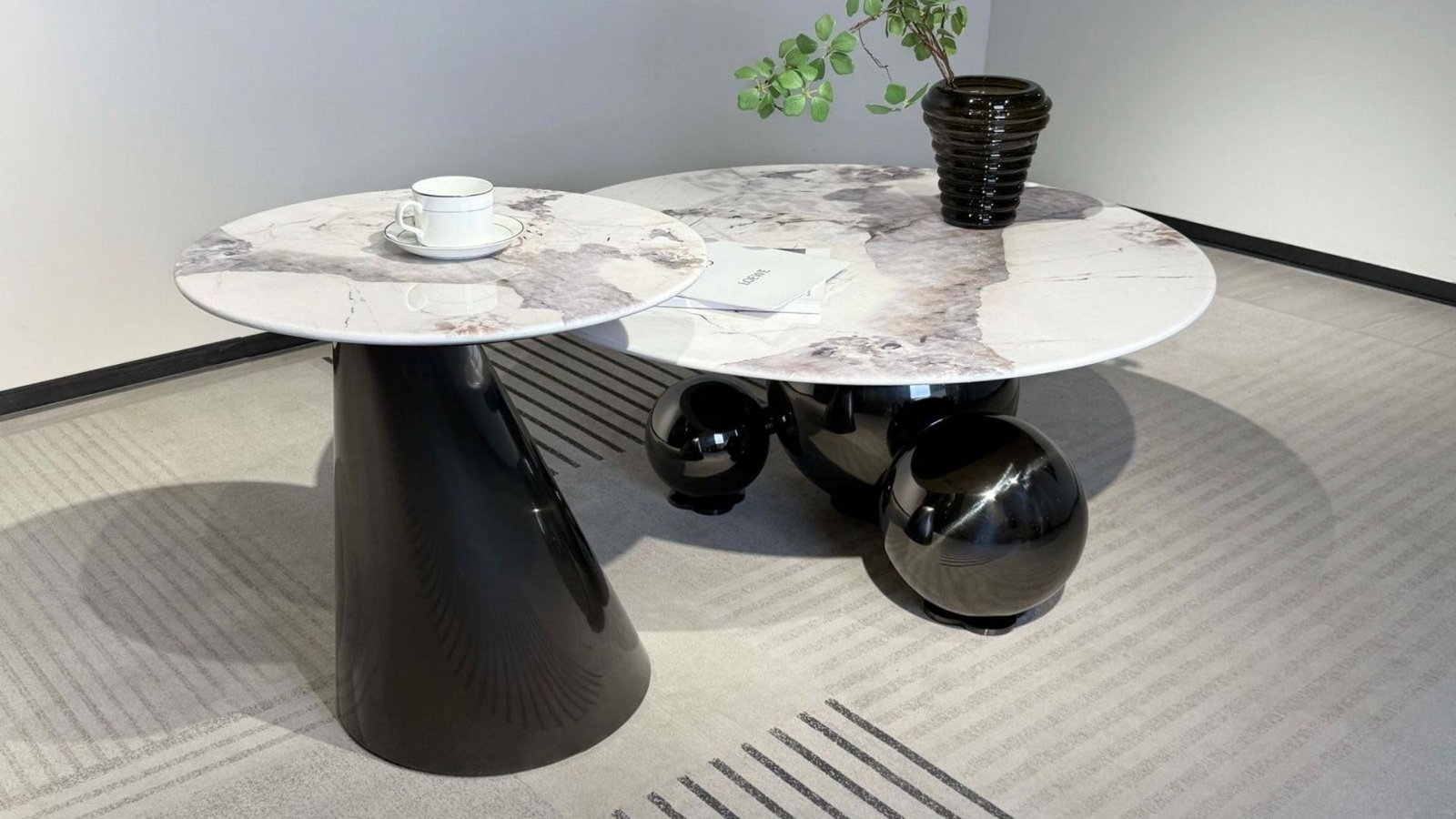 tables basses rondes contemporaines marbre blanc